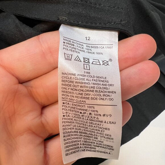 Banana Republic Factory Black Vegan Leather Pleated Skirt - Size 12 - Picture 3 of 3